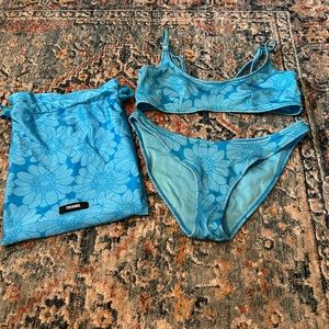 Triangl Rina Ocean Floral Bikini set!! The top: small bottoms:extra small
